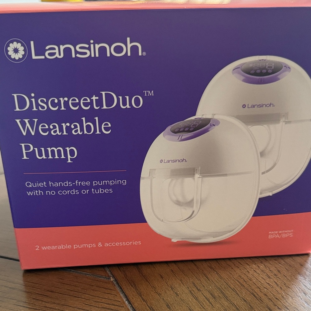 Lansinoh DiscreetDuo Wearable Pump in White and Purple
